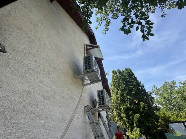 Syen Muse Next 3,5 kW kültéri egységek szerelése emeleti magasságban